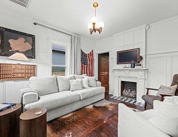 The Franklin House, Home for 6