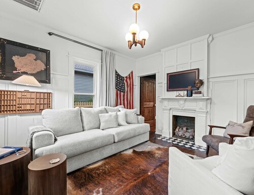 The Franklin House, Home for 6