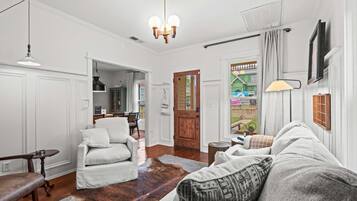 House, Multiple Beds, Patio, Garden View (The Franklin House) | Living area