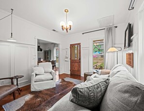 House, Multiple Beds, Patio, Garden View (The Franklin House) | Living area