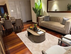 Luxury-Apartment, Stadtblick | Wohnbereich