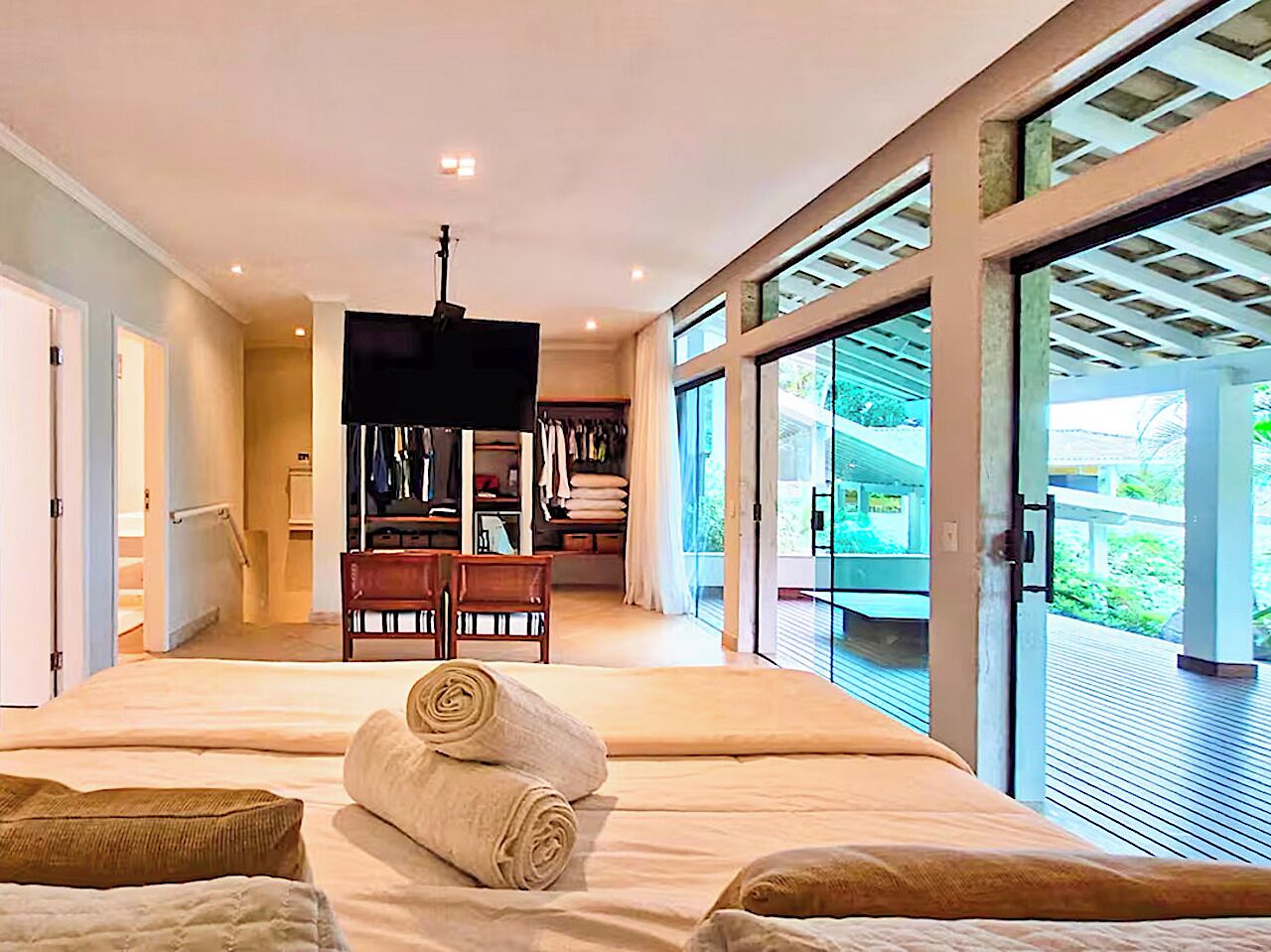 5 bedrooms, free WiFi, bed sheets