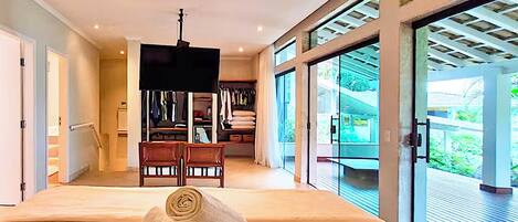 5 bedrooms, free WiFi, bed sheets