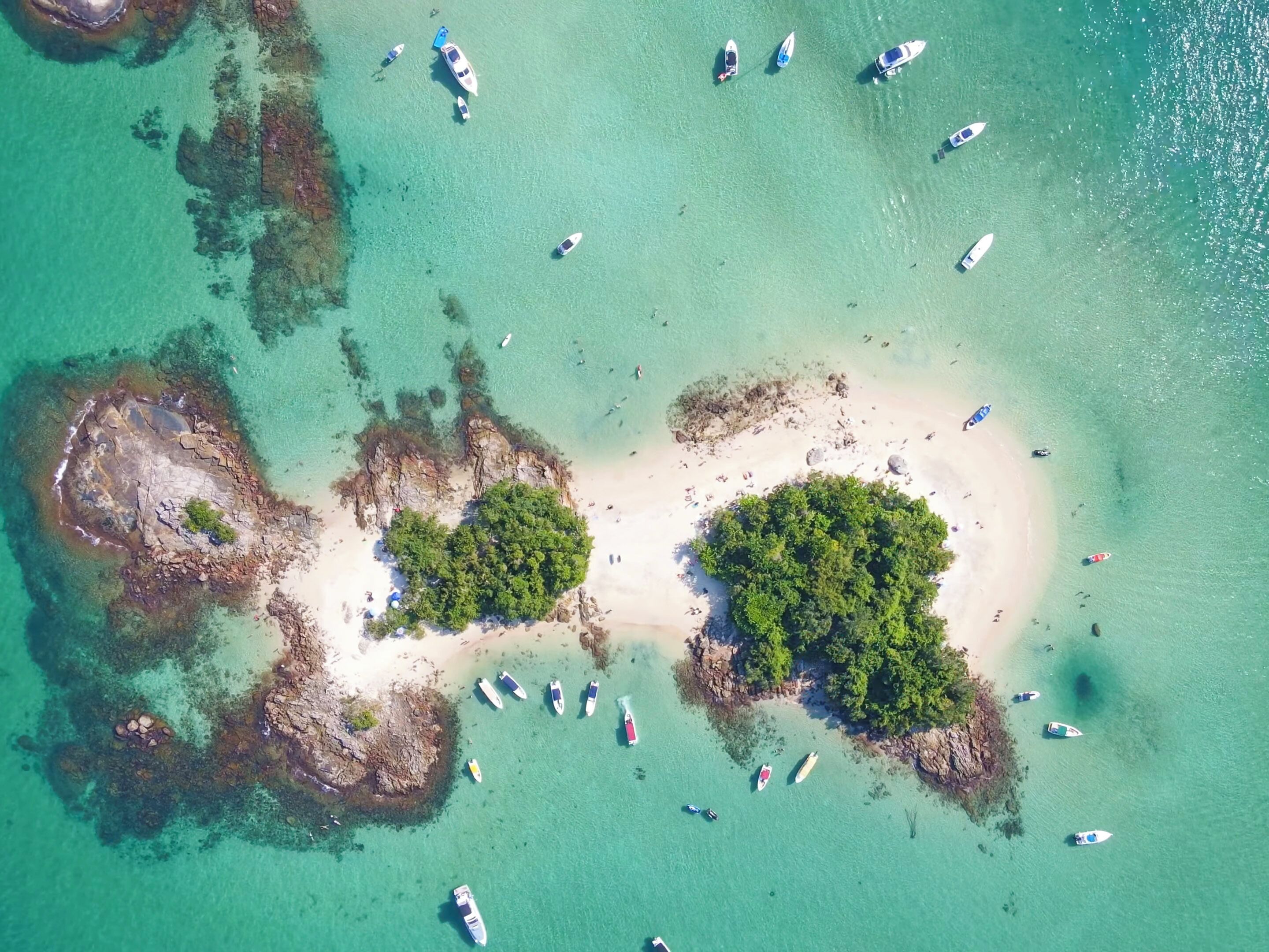 Chaises longues, serviettes de plage