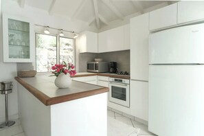 Private kitchen - Villa Les Lataniers (W582+QP6 Gustavia, St Barthélemy)