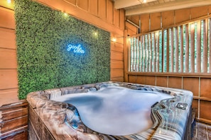 Interior - TheGrandOldOsprey _ HotTub+GameRoom 2 min Parkway! (Pigeon Forge)
