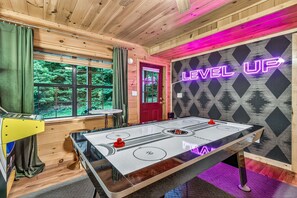 Games room - TheGrandOldOsprey _ HotTub+GameRoom 2 min Parkway! (Pigeon Forge)