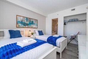 2 bedrooms, iron/ironing board, travel cot, WiFi - Modern 2BR Near Universal (Orlando)