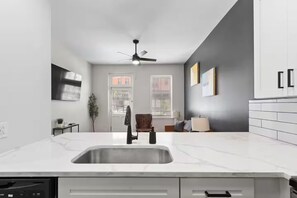 Interior - Walkable Soulard • Fast WiFi • Fire Pit • Parking (St. Louis)