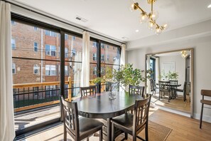 Dining - Spacious NW DC home w/parking sleeps 14 (Washington)