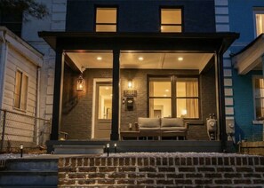 Exterior detail - Spacious NW DC home w/parking sleeps 14 (Washington)