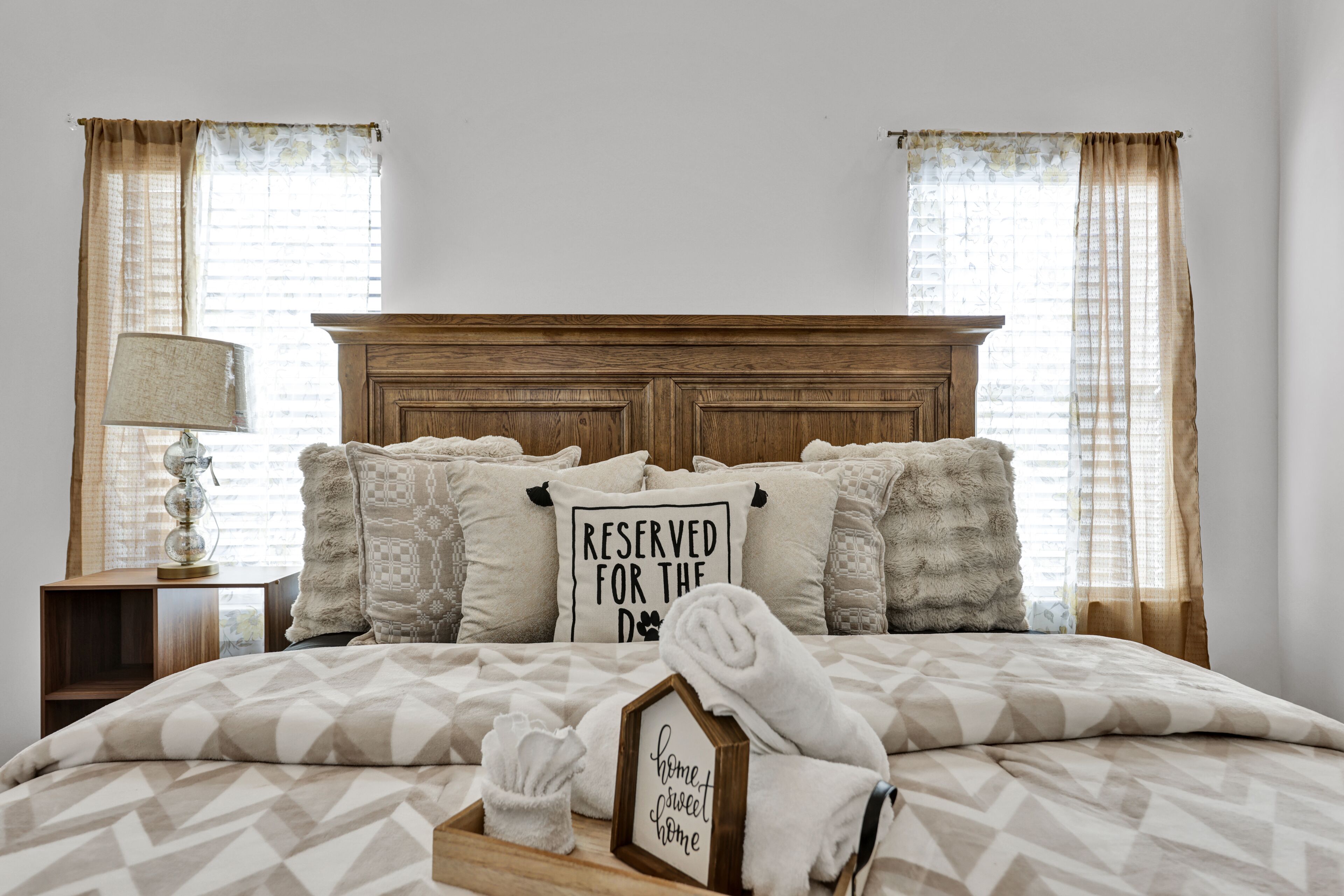 3 habitaciones, tabla de planchar con plancha, wifi y ropa de cama 