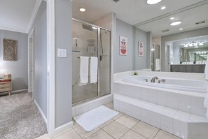 Hair dryer, towels, soap, shampoo - Tempe 4 Bdrm w/ Game Room and Coffee/Espresso Bar! (Tempe)