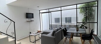 FUNCTIONAL HOUSE. ALL SERVICES NEARBY