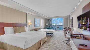 Estúdio, 1 cama Queen e sofá-cama, sacada (Authentic Luxury) | 1 quarto, individualmente decorados, individualmente mobiliados