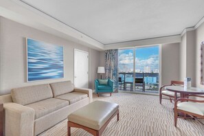 Estúdio, 1 cama Queen e sofá-cama, sacada (Authentic Luxury) | Área de estar