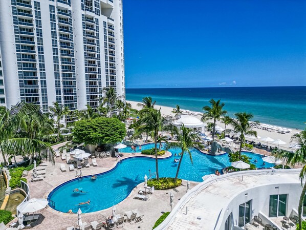 Pool - Authentic Luxury, Studio for 4 (Sunny Isles Beach)