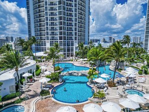 Pool - Authentic Luxury, Studio for 4 (Sunny Isles Beach)