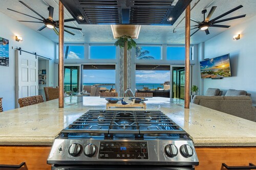 Stunningly Spacious 4-Bedroom Condo With Extra Large Panoramic Ocean View Lanai