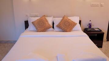 Deluxe Double Room, Hill View | Free WiFi