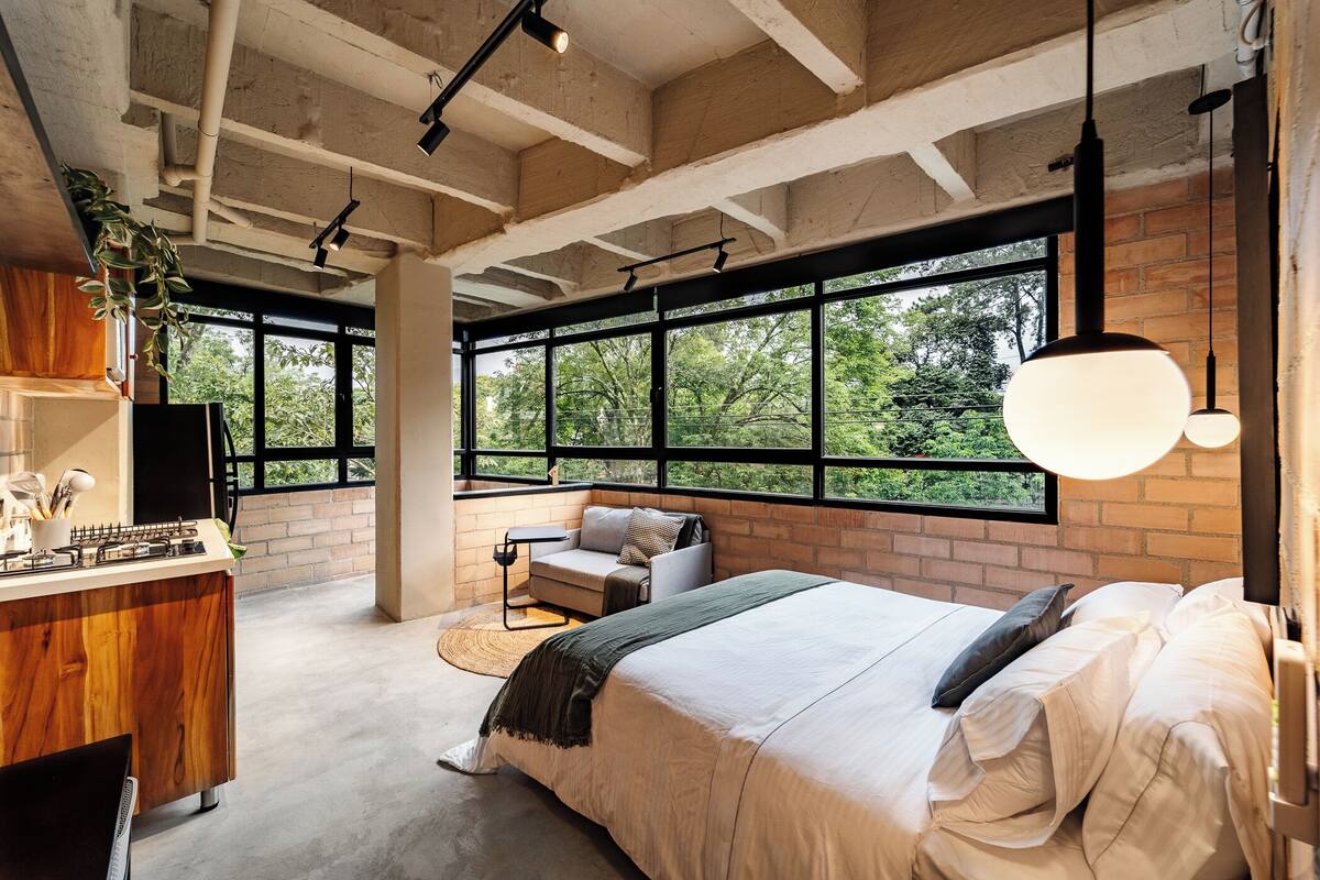 Studio, City View | Blackout curtains, free WiFi