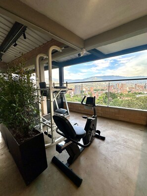 Estudio básico, vista a la ciudad | Sala de fitness