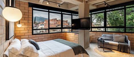 Blackout drapes, free WiFi