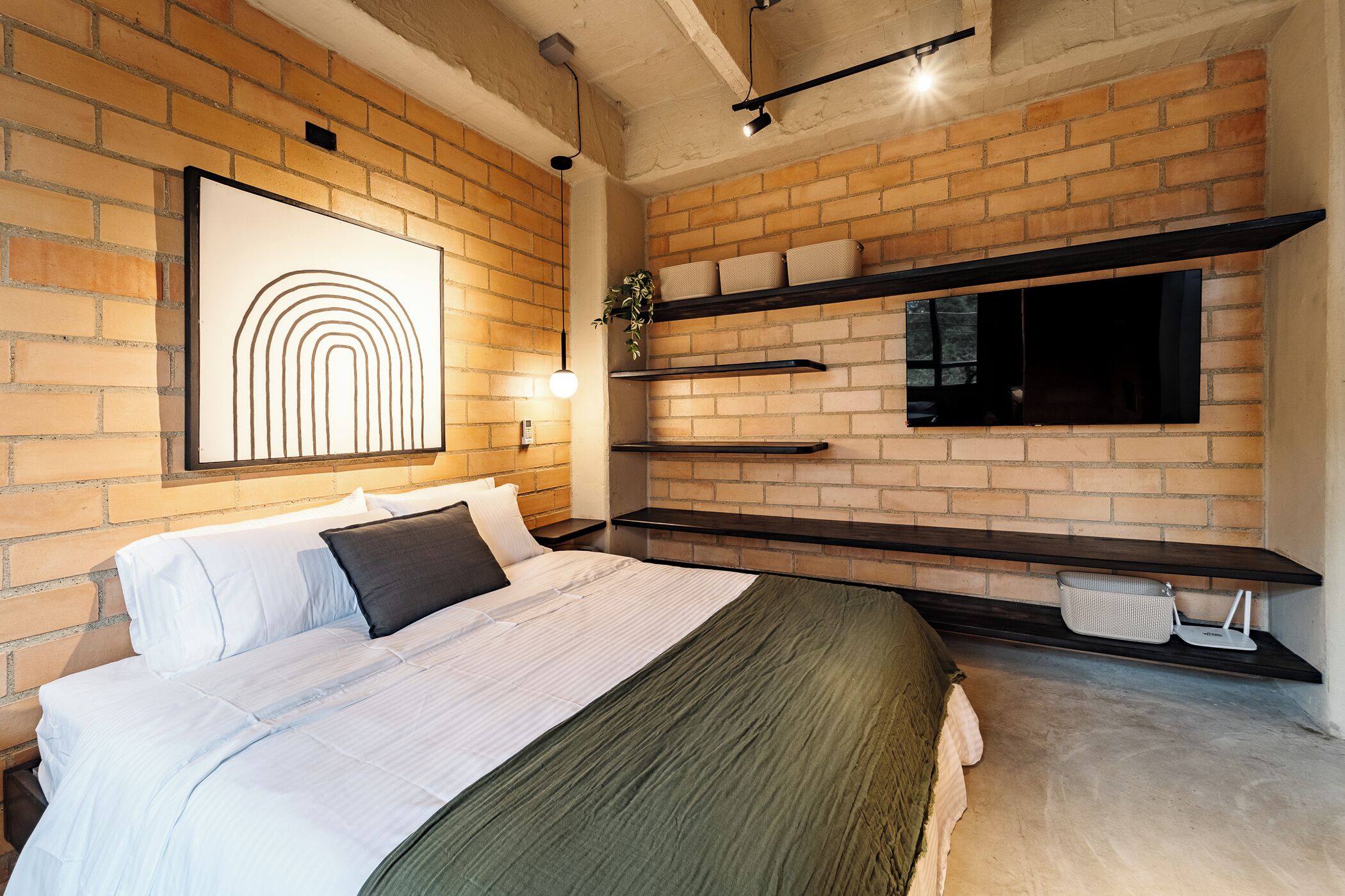 Blackout drapes, free WiFi