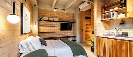 Blackout drapes, free WiFi