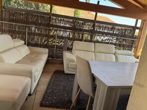 تناول الطعام بالخارج