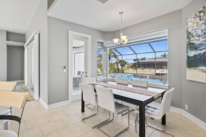 Dining - Waterfront Haven of Sunshine (Cape Coral)
