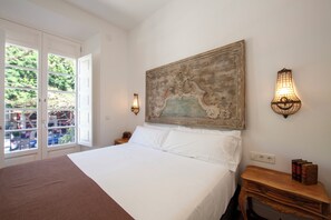 Soundproofing, iron/ironing board, free WiFi