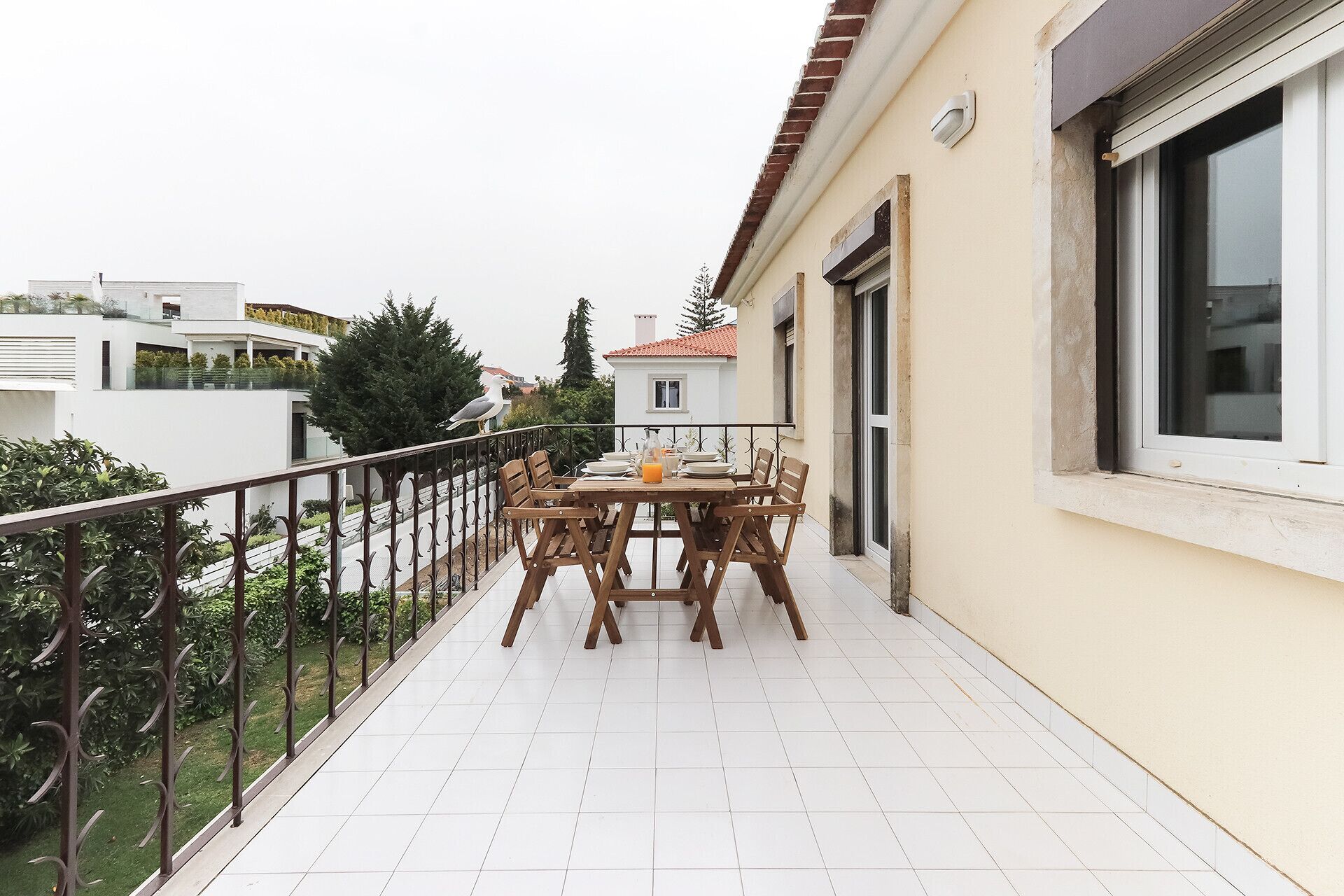 Departamento, vista al jardín | Espacio para trabajar con laptop y wifi gratis 