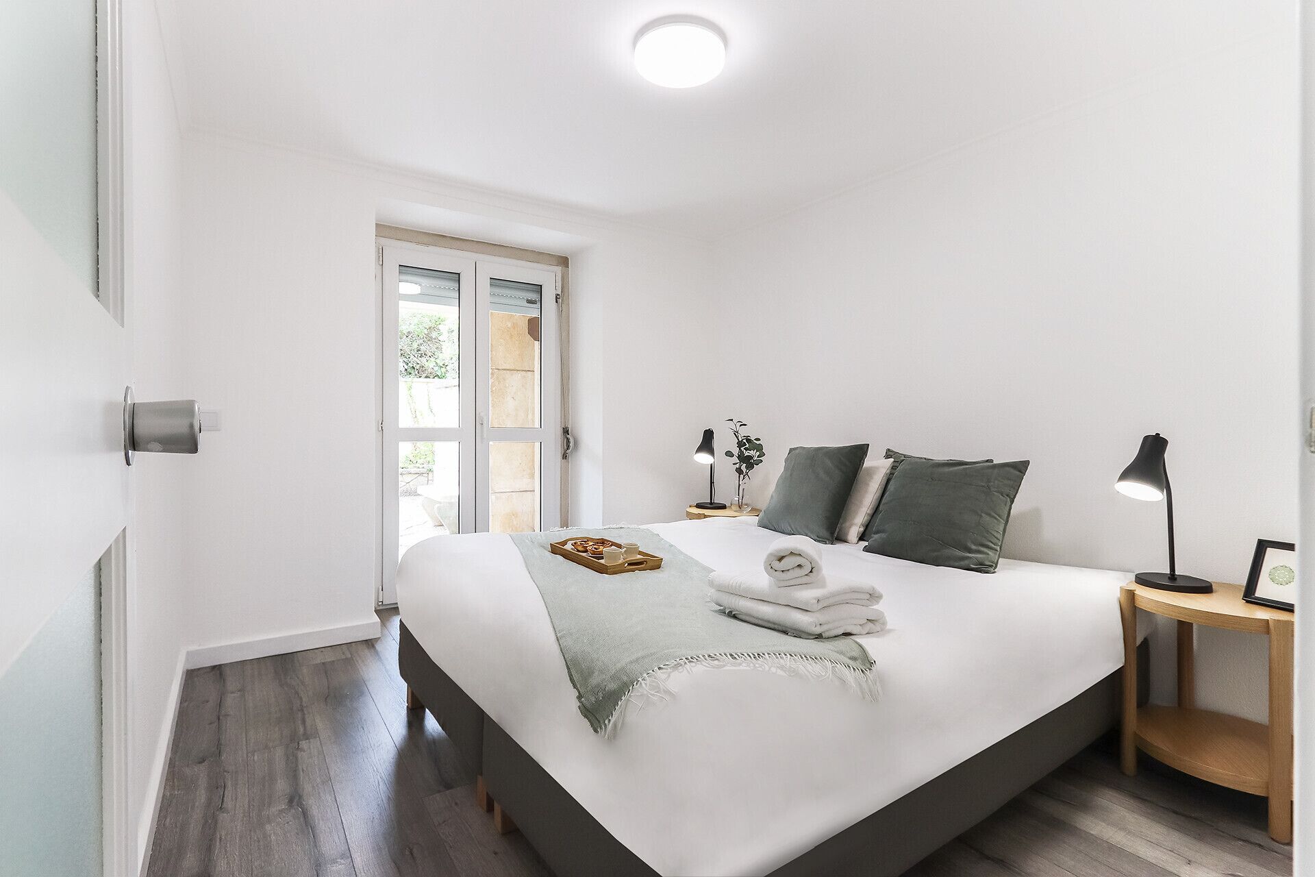 Deluxe Apartment, 2 Bedrooms | Laptop workspace, free WiFi