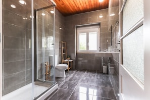 Apartamento, vista para o jardim | Espaço de trabalho para notebook, Wi-Fi de cortesia