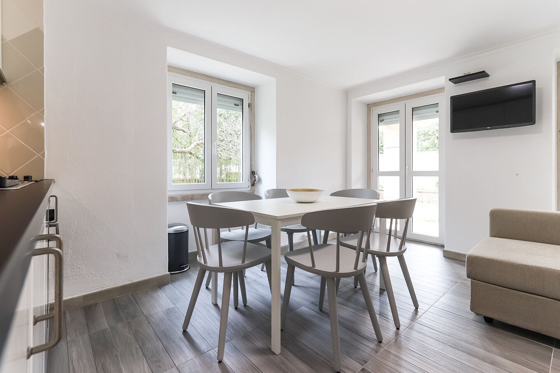 تناول الطعام داخل الغرفة