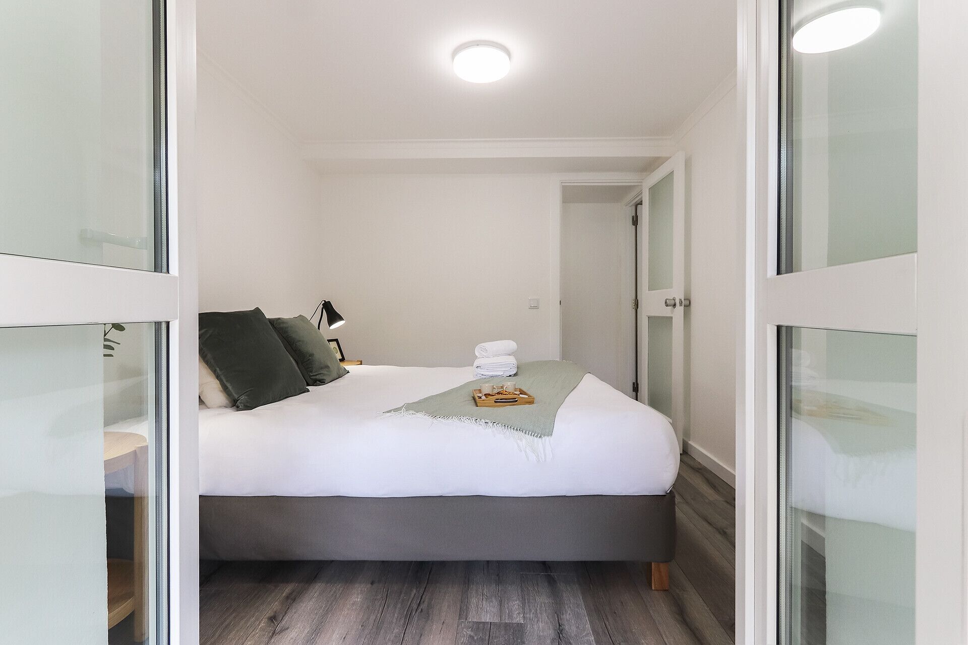 Espacio para trabajar con laptop y wifi gratis 