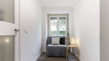 Deluxe Apartment | Laptop workspace, free WiFi