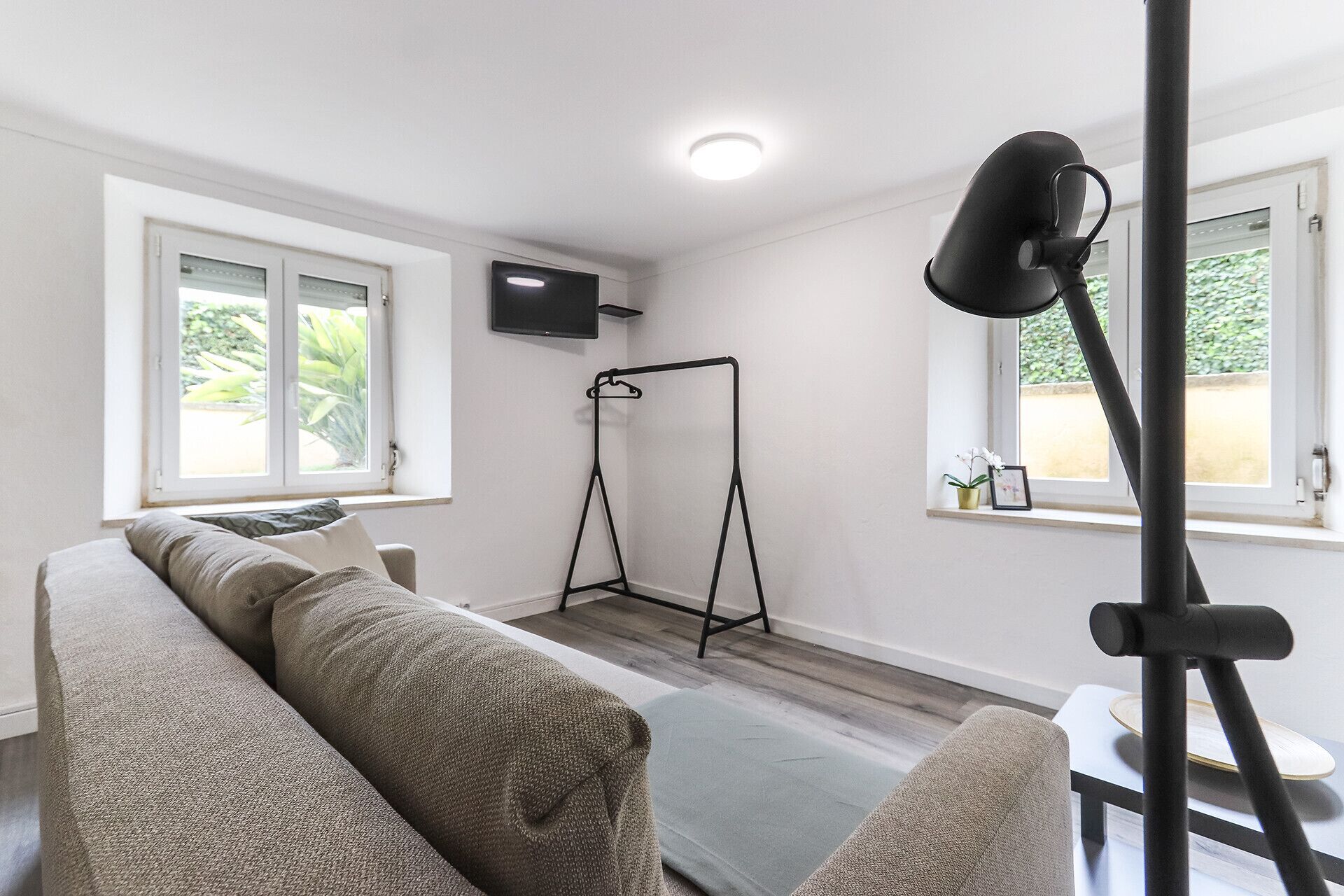 Deluxe Apartment | Laptop workspace, free WiFi