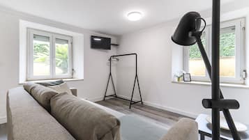 Deluxe Apartment | Laptop workspace, free WiFi