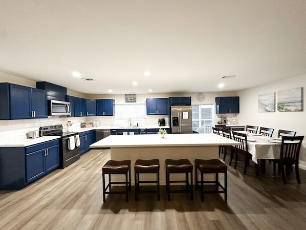 Private kitchen - Angler's Paradise: Your Ultimate Fisherman's Getaway in Port Sulphur, LA (Port Sulphur)