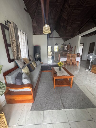 CHARMING VILLA WITH GARDEN AND HOUSE STAFF IN NOSY BÉ, CLOSE TO THE BEACHES