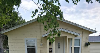 Cute and Cozy 1-bedroom cottage in Two Rivers