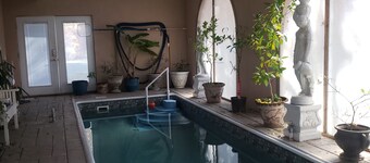 Cool 2-bedroom P/ house in Wears Valley, with putting green, deck, nature trails