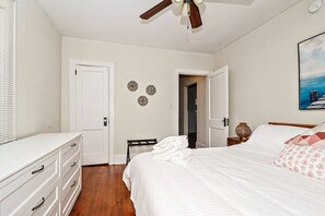 2 bedrooms, desk, iron/ironing board, WiFi