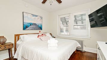 2 bedrooms, desk, iron/ironing board, WiFi