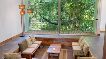Family House, Balcony, Mountain View | Ruang tamu | 50 inci sebuah televisyen pintar dengan kabel
