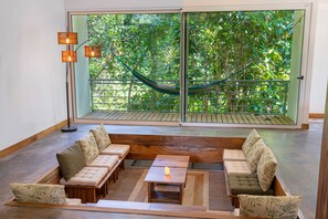 Family House, Balcony, Mountain View | Living room | 50-inch Smart TV with cable channels - Casa Bromelia (Savegre)