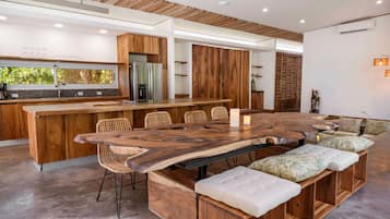 Family House, Balcony, Mountain View | Ruang makan