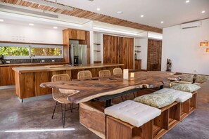 Family House, Balcony, Mountain View | Dining room - Casa Bromelia (Savegre)